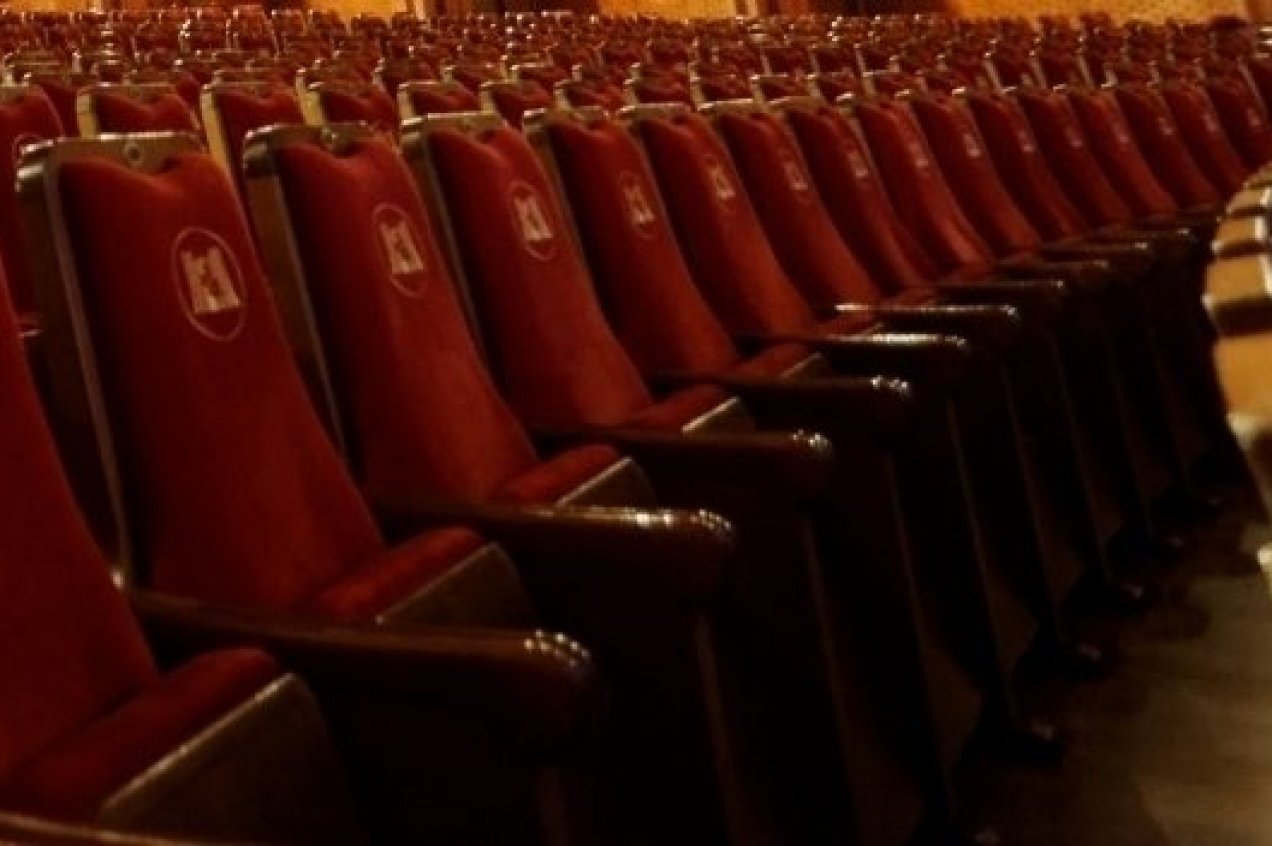 SVARBU: keičiasi skelbtų spektaklių rodymo datos