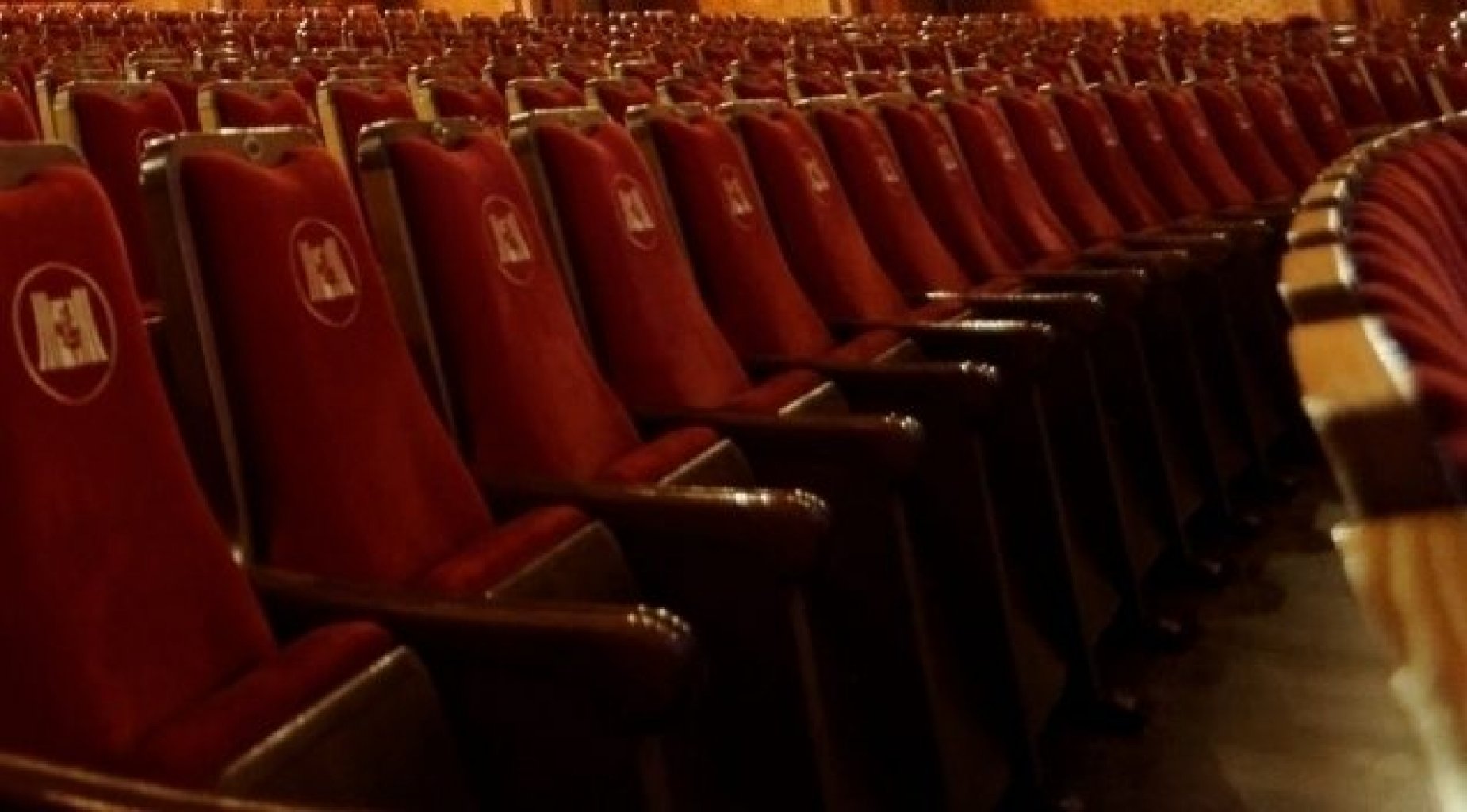 SVARBU: keičiasi skelbtų spektaklių rodymo datos