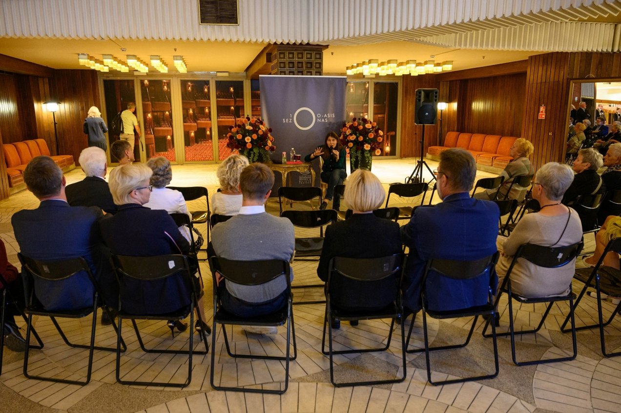 „Pokalbiai prieš uvertiūrą“: LNOBT ragina į spektaklius atvykti anksčiau