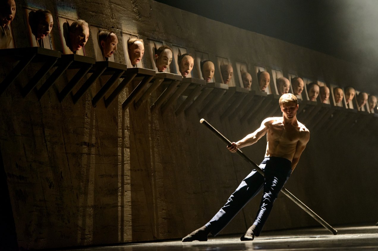 Publika susirinko klausytis šokio operos „Amžinybė ir viena diena“