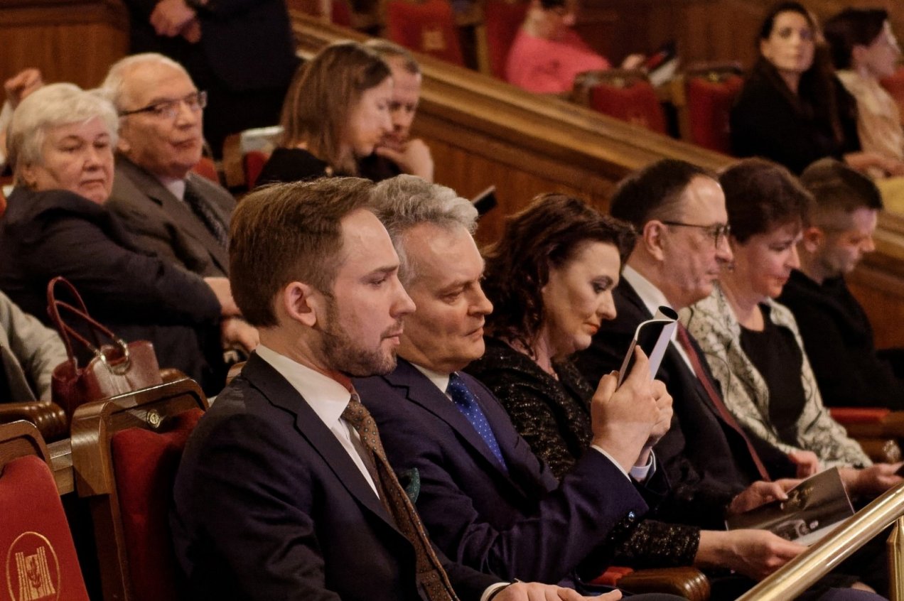 Prezidentas Gitanas Nausėda su žmona savaitę užbaigė vakaru operoje