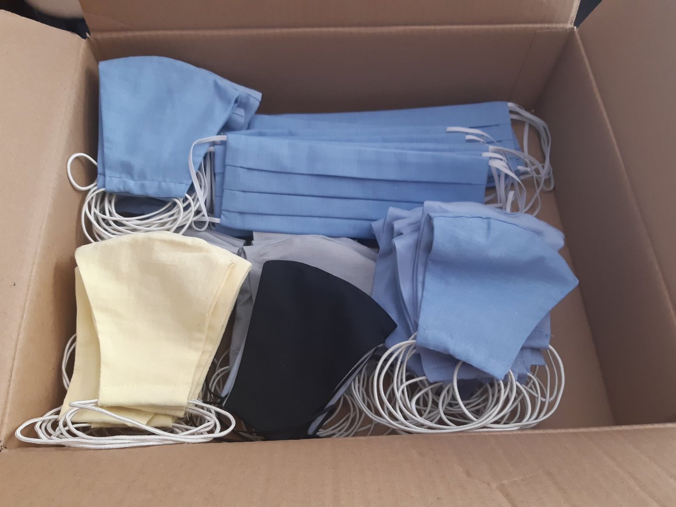 Vietoj atidėtos LNOBT premjeros kostiumų – apsauginės kaukės