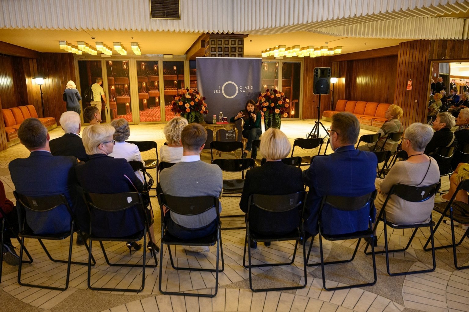 „Pokalbiai prieš uvertiūrą“: LNOBT ragina į spektaklius atvykti anksčiau