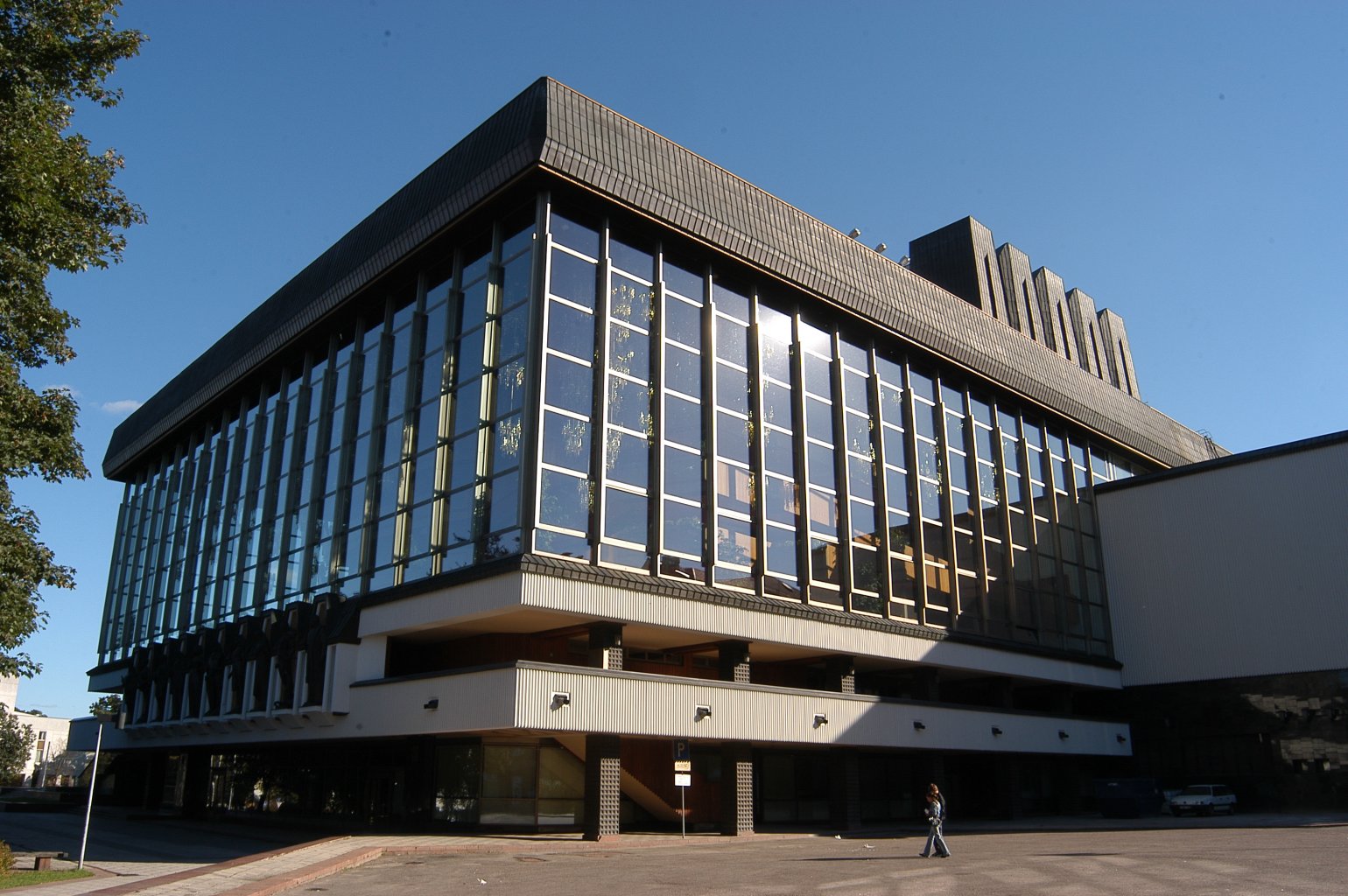 Operos ir baleto mylėtojai bilietus keičia į kuponus