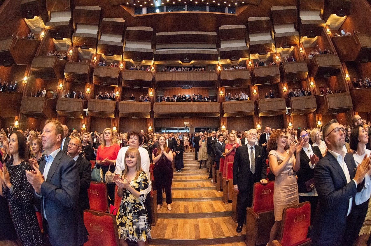 Kreipimasis į teatro bičiulius