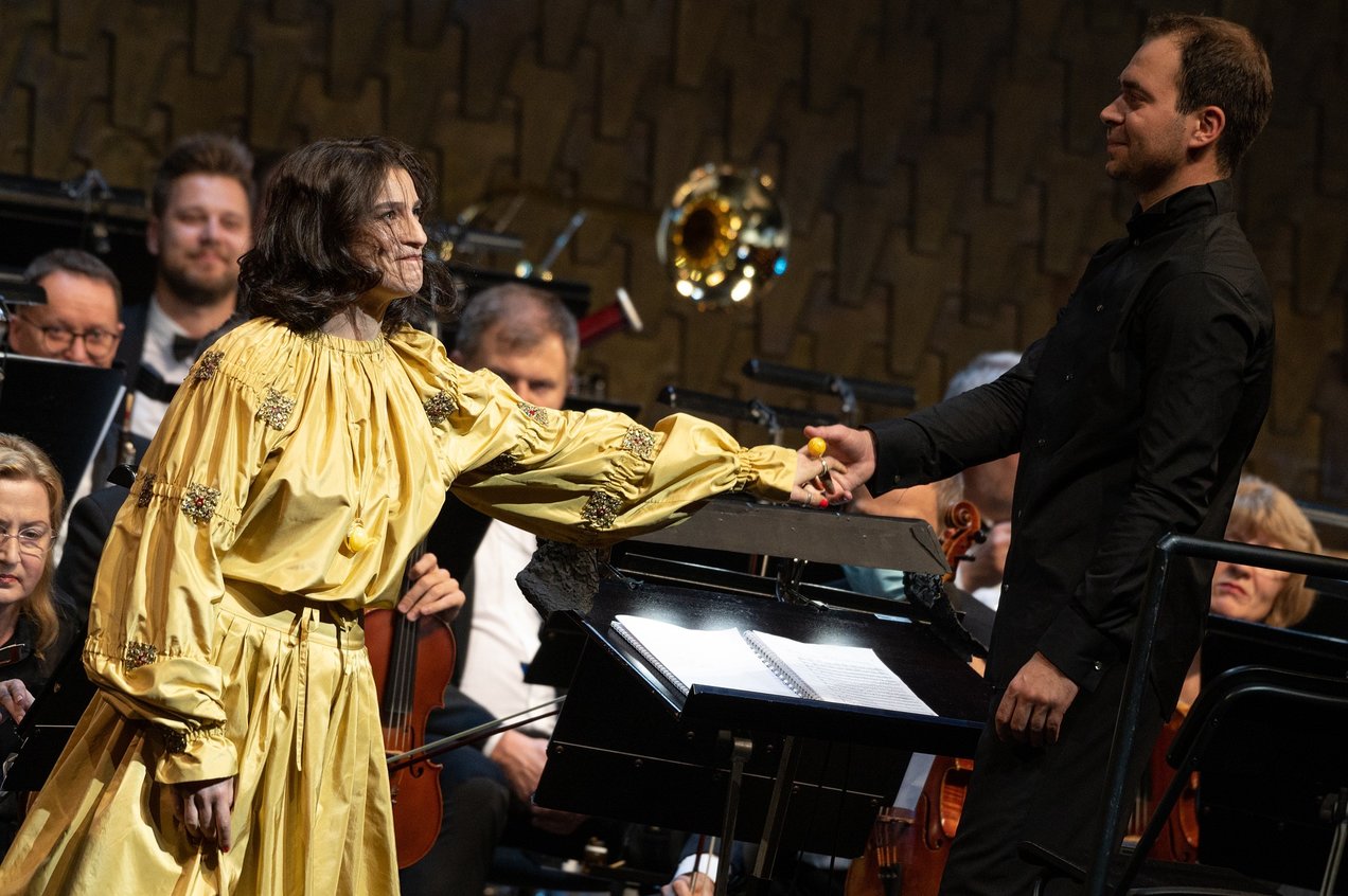 A. Grigorian pirmą kartą dainuoja diriguojant broliui Vartanui 