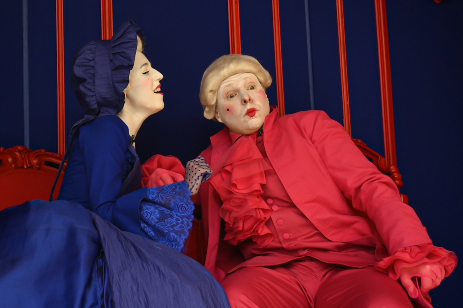 „Tarnaitė ponia“ viešės po Prezidentūros langais 