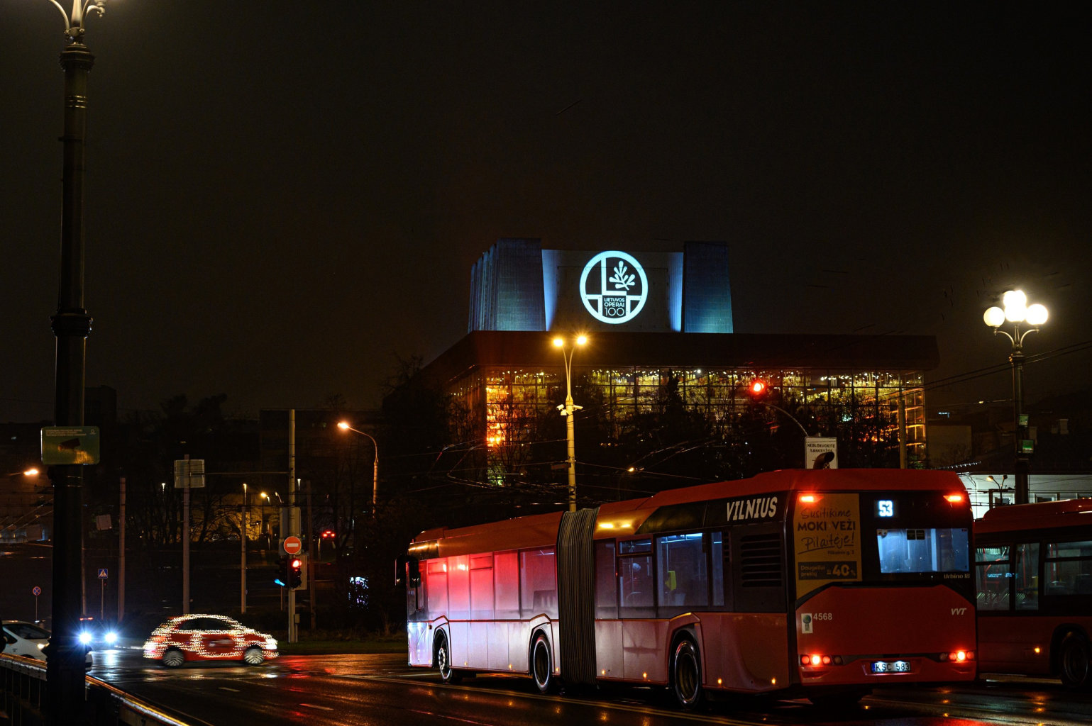 Lietuvos operos šimtmečiui – skambančios ir šviečiančios LNOBT dovanos