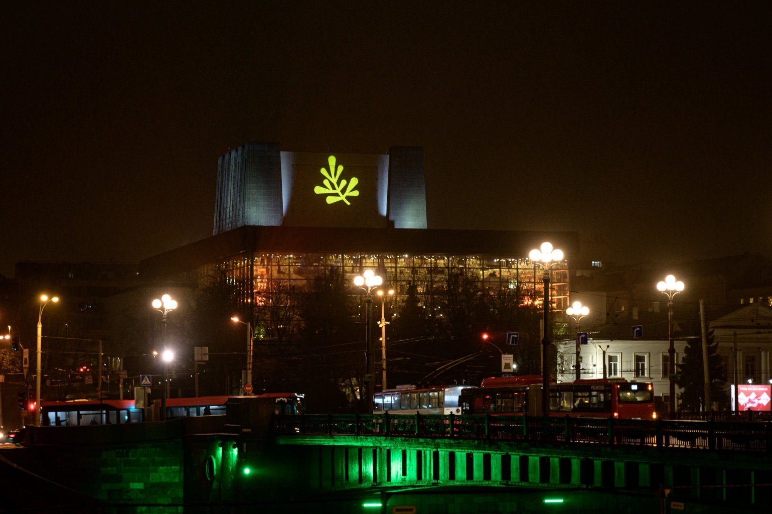 Vilniaus šviesų festivalis neaplenks LNOBT: ant teatro fasado – euforiškas siluetų šokis
