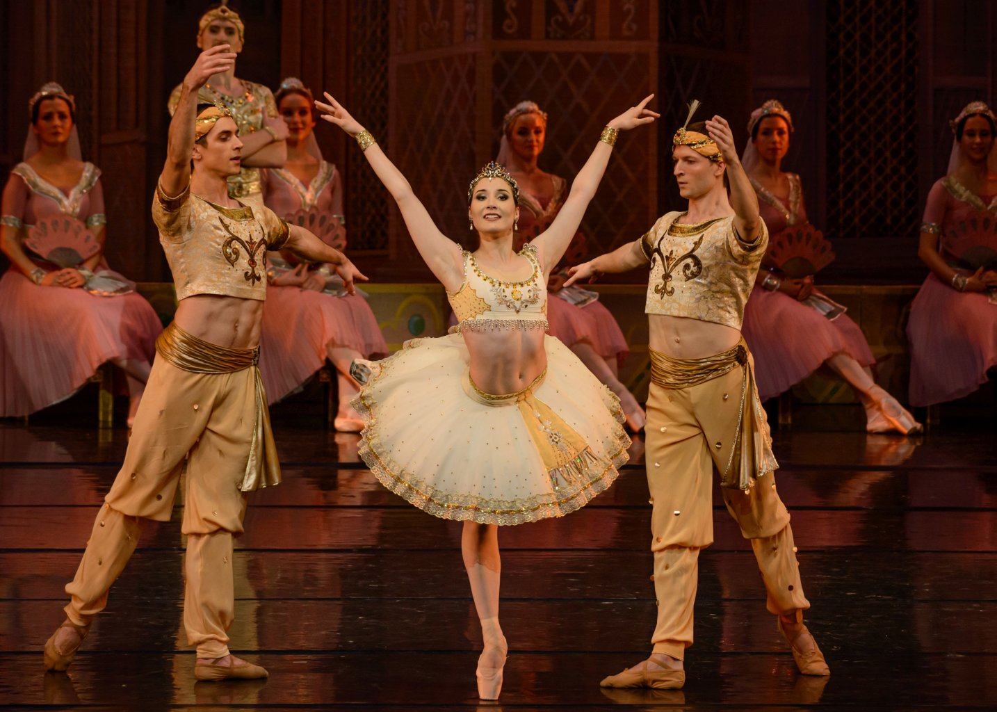 „Bajaderėje“ – ukrainietė balerina Olesia Šaitanova ir dvylika debiutų