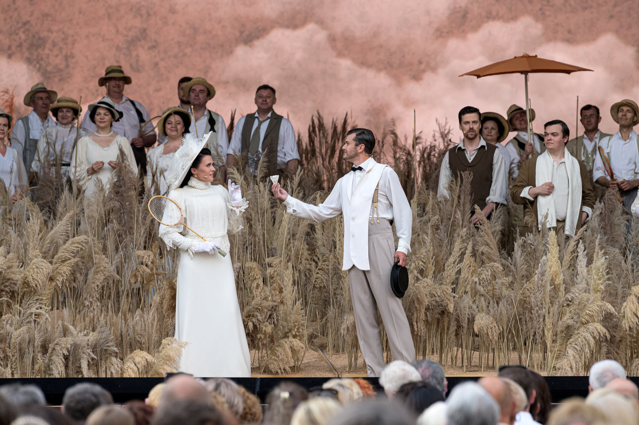 „Nesustojęs laikas“ po lietuvišku dangumi: festivalis „LNOBT Open“ atidarytas