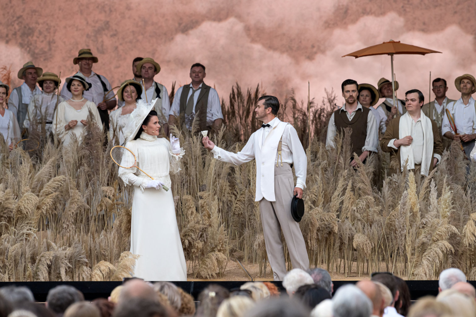 „Nesustojęs laikas“ po lietuvišku dangumi: festivalis „LNOBT Open“ atidarytas