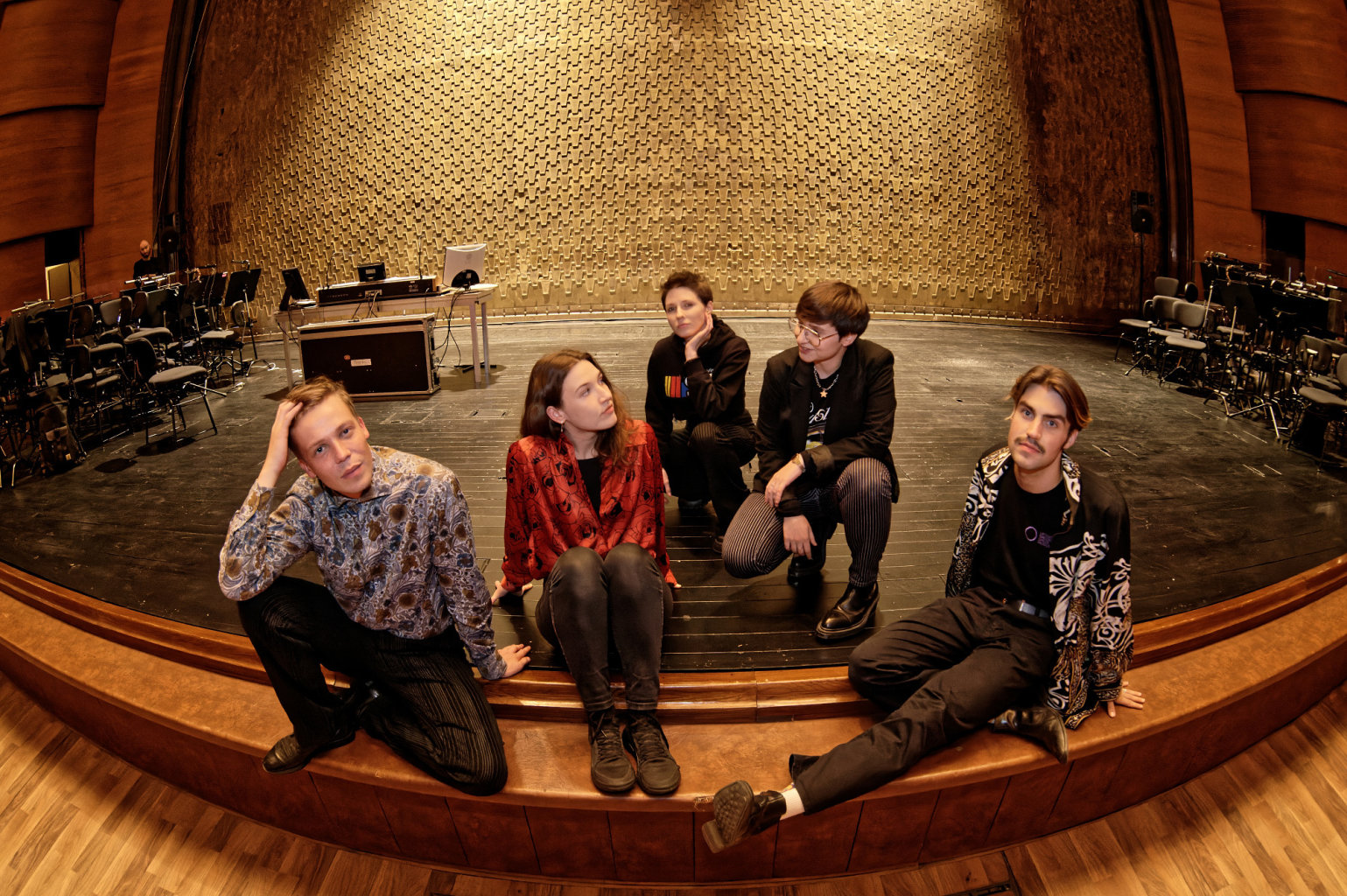 TikTok opera „Planeta Deluxe“ bylos apie tobulų žmonių iliuziją 