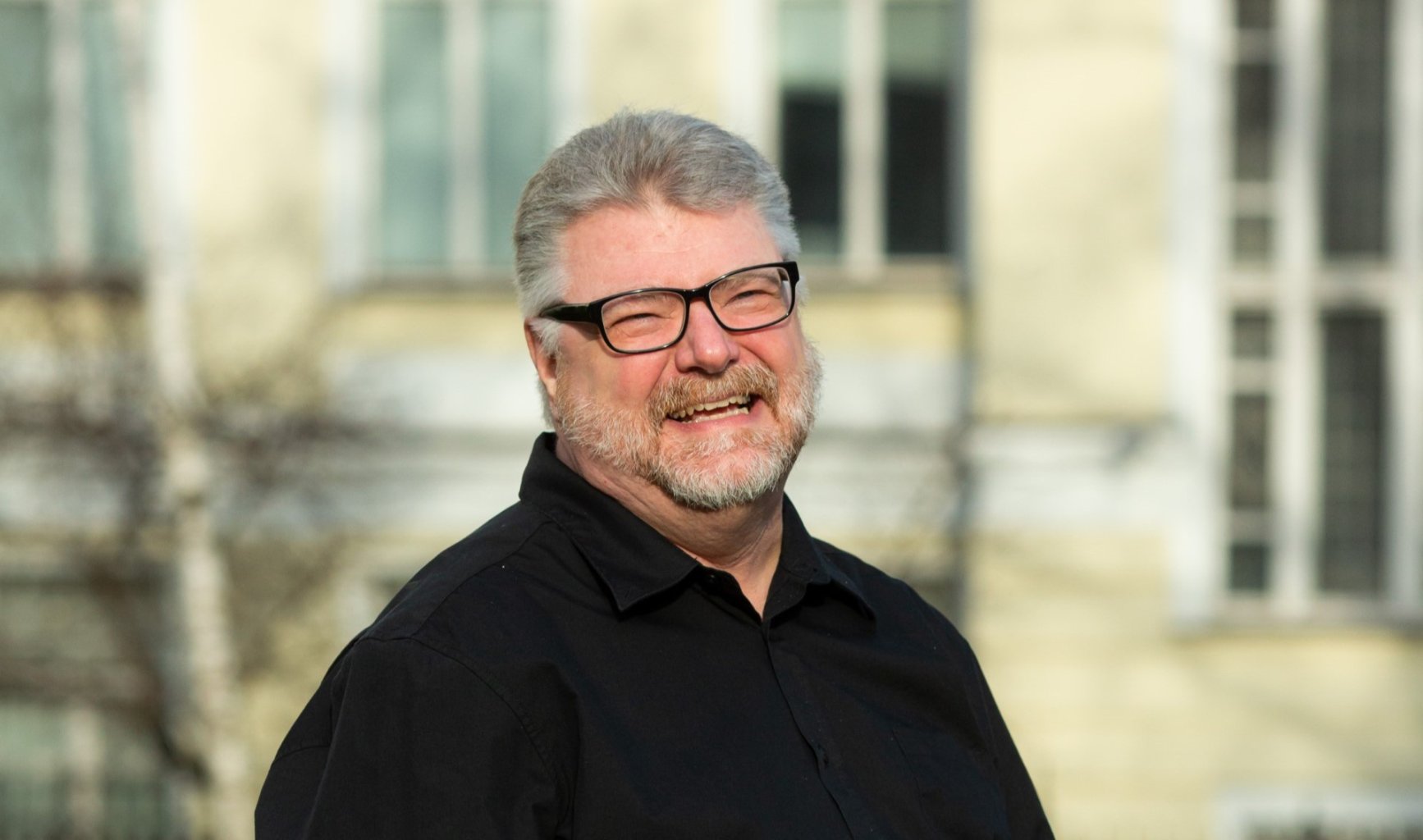 Pirmasis Lietuvoje balsui skirtas simpoziumas kviečia į nemokamą balso treniruotę su Josephu Batesu