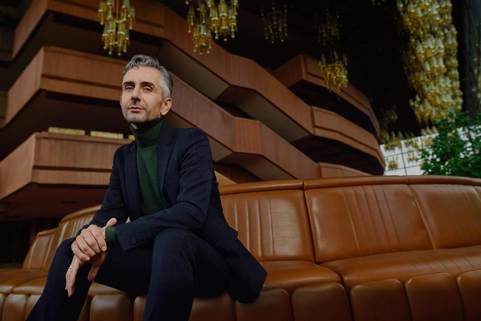 Ekspertai dėl kvepalų teatre vieningi: rekomenduoja jausti saiką