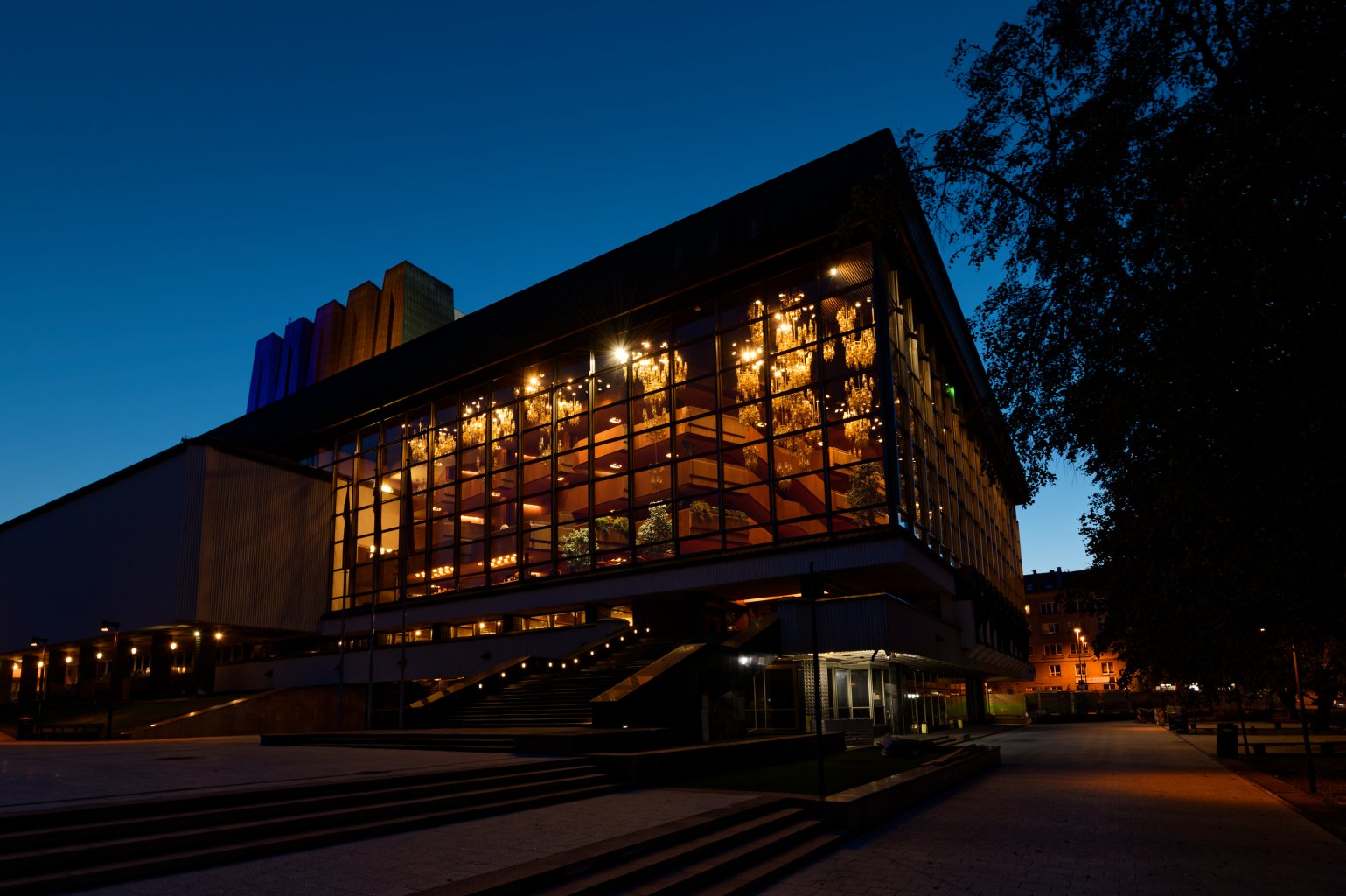 LNOBT rūmams – 50: kviečiame į pastato jubiliejui skirtus renginius