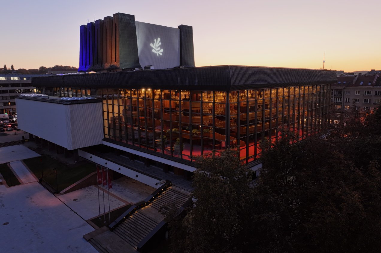 Atnaujinami pagrindiniai LNOBT laiptai: keičiasi įėjimas į teatrą