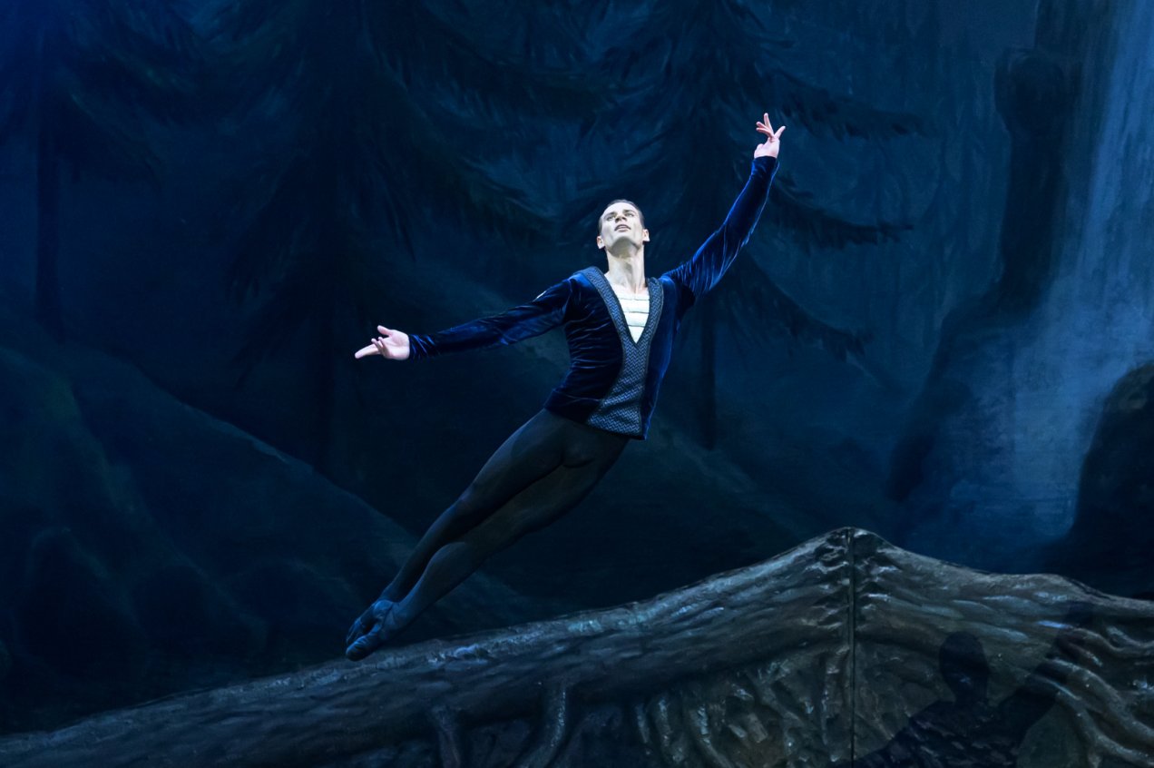 LNOBT Is Seeking a Professional Male Ballet Dancer to Join Its Ballet Company